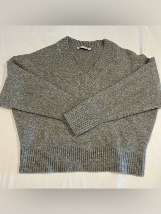 Zara Sweaters - Zara Women's V-Neck Sweater in Heather Gray